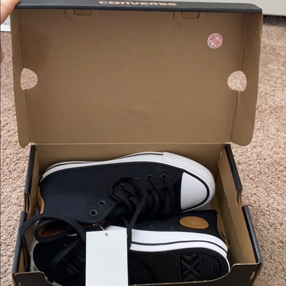 Converse shoes - Picture 4 of 5